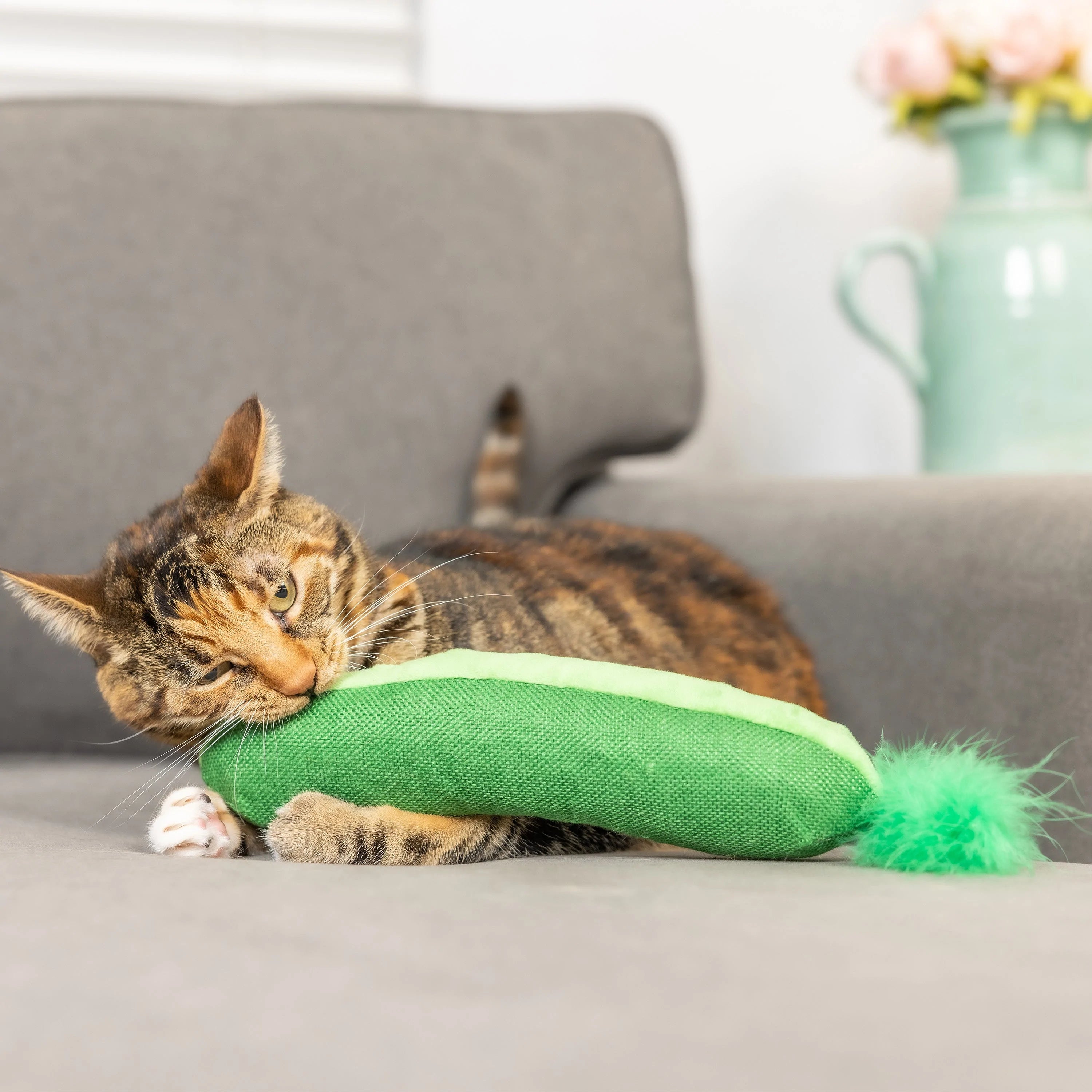 Huxley Kent Kittybelle s Pickle Kicker Cat Toy